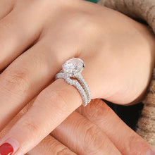 Load image into Gallery viewer, Moissanite 2.50ct Oval Engagement Ring and Wedding Band Set in 14k Gold